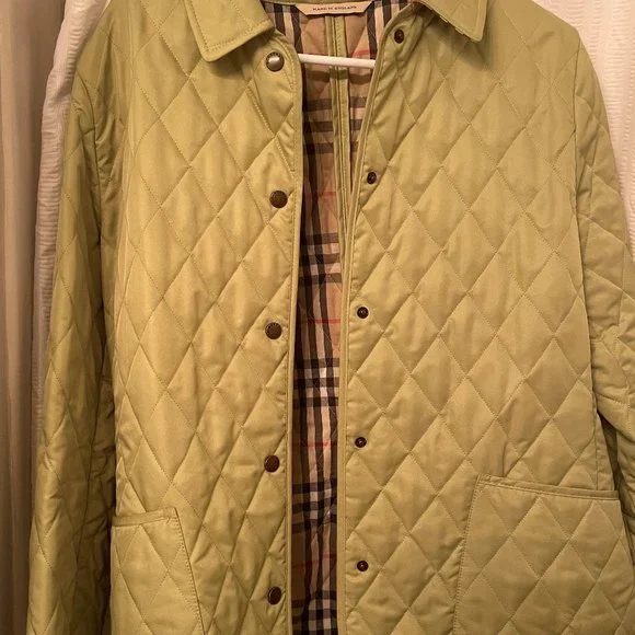 ダウンジャケット・コート BURBERRY LANFORD QUILTED BOXY Burberry Lanford Quilted Crop Jacket 25SS 8096025 A1189